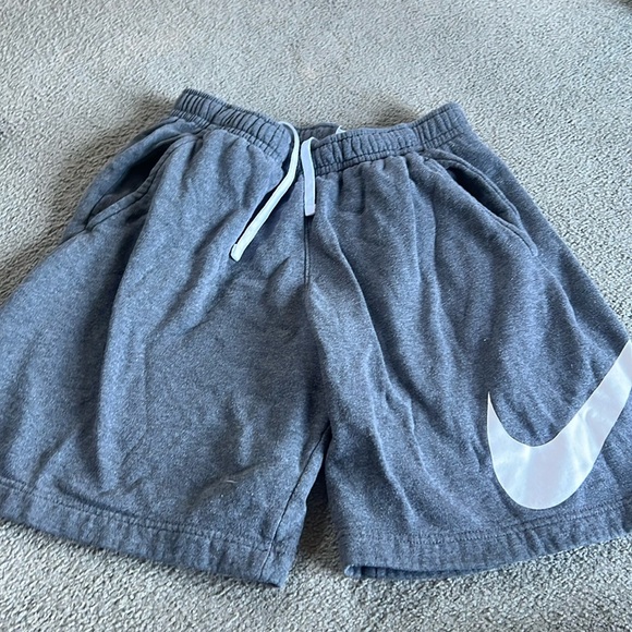 Men’s Nike shorts. Pockets. Medium. - Picture 1 of 7